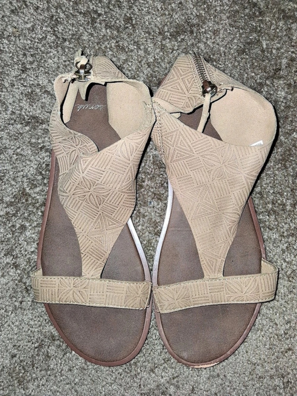 Sanuk Geometric Sandals in Beige US 7